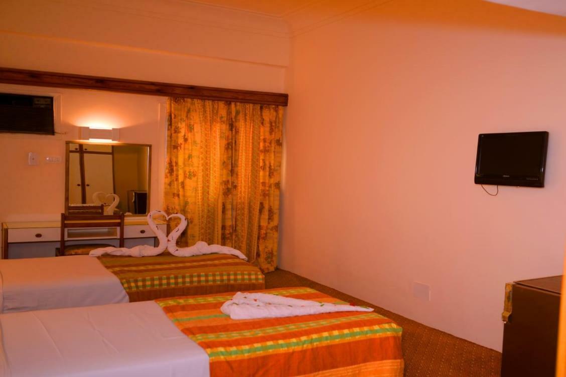 Cleopatra Hotel Асуан Экстерьер фото